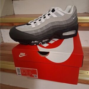 Nike Air Max 95 Men's Sneakers - Black, Gray, and White